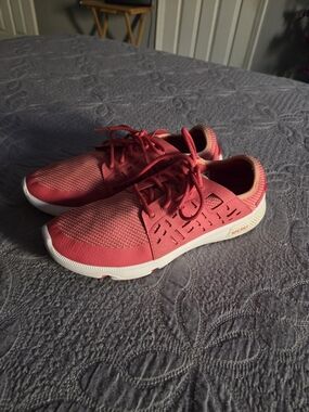 Sperry Women’s Coral Knit Lace-Up Sneakers